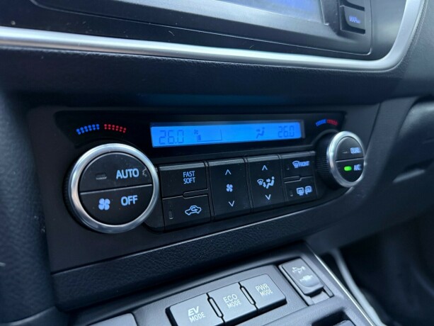 toyota-auris-bensin-2014-big-25