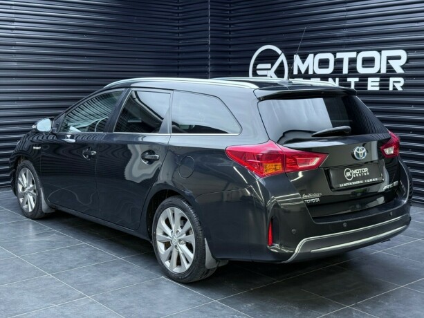 toyota-auris-bensin-2014-big-1