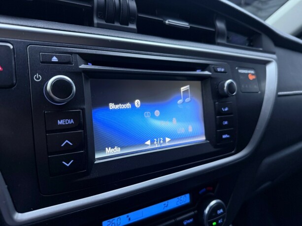 toyota-auris-bensin-2014-big-23
