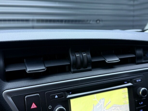 toyota-auris-bensin-2014-big-18
