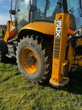 2022-jcb-3cx-traktorgraver-gravemaskin-big-3
