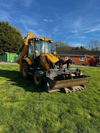 2022-jcb-3cx-traktorgraver-gravemaskin-big-1