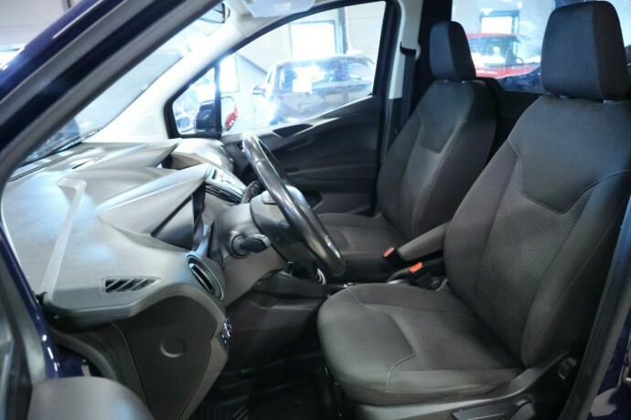 ford-transit-courier-bensin-2017-big-4