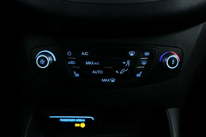 ford-transit-courier-bensin-2017-big-14
