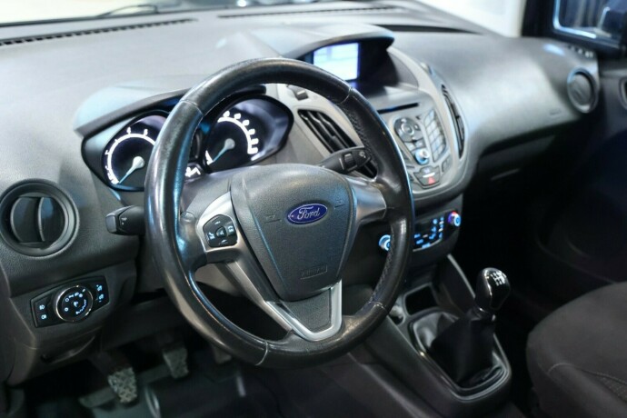 ford-transit-courier-bensin-2017-big-5