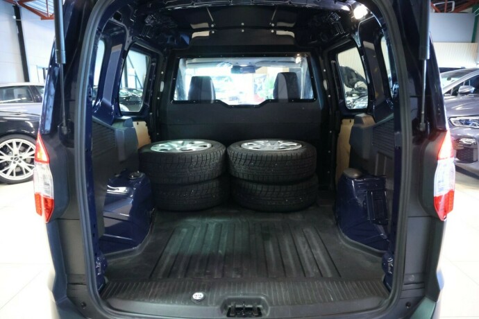 ford-transit-courier-bensin-2017-big-6