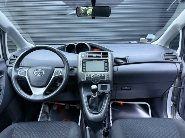 toyota-verso-diesel-2009-big-8