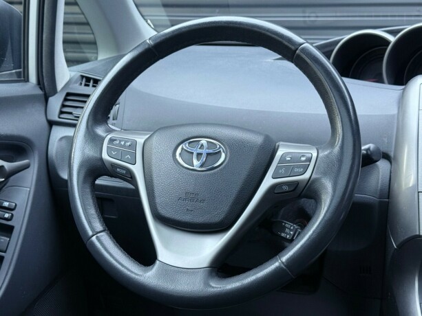toyota-verso-diesel-2009-big-11