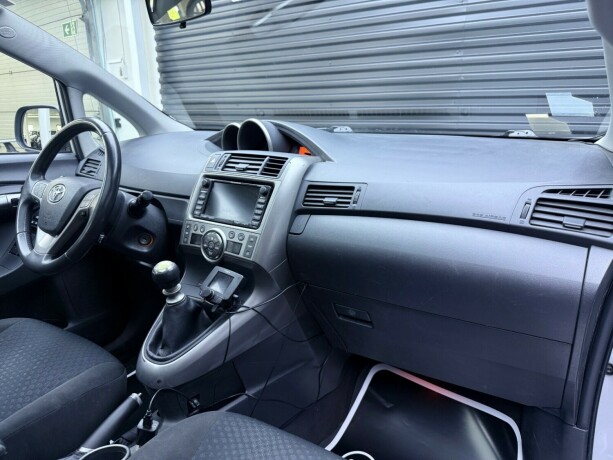 toyota-verso-diesel-2009-big-10