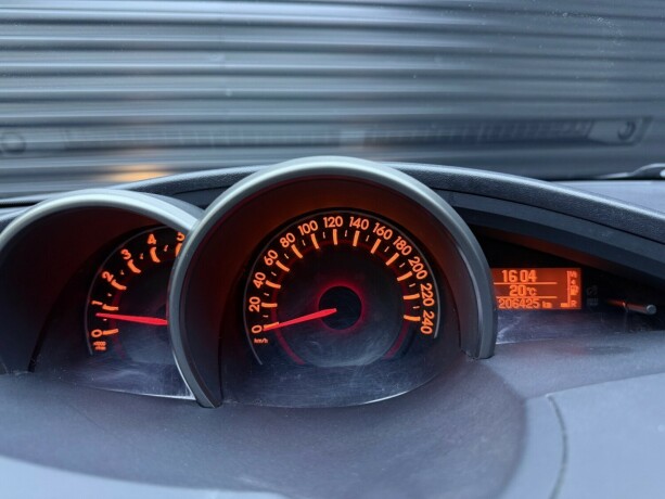 toyota-verso-diesel-2009-big-16
