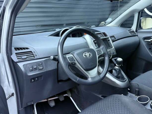 toyota-verso-diesel-2009-big-9