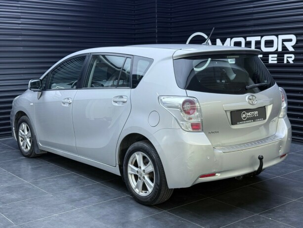 toyota-verso-diesel-2009-big-1