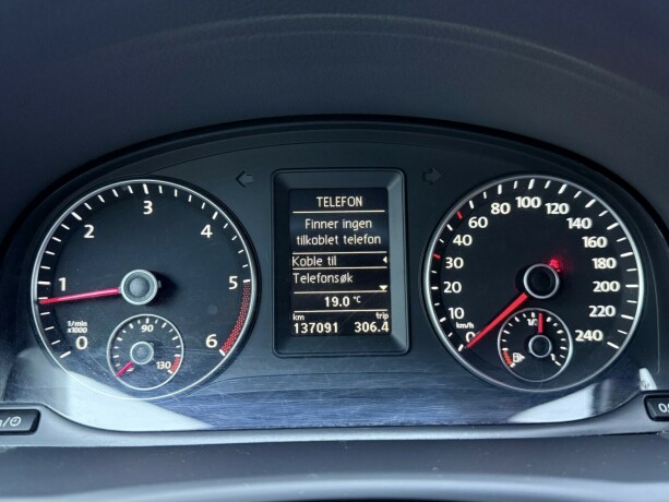 volkswagen-touran-diesel-2012-big-15