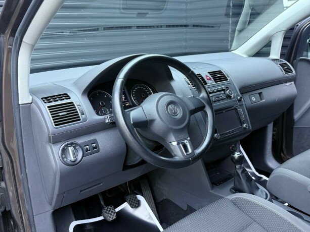 volkswagen-touran-diesel-2012-big-11
