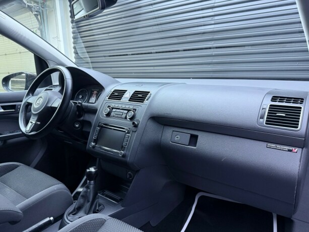 volkswagen-touran-diesel-2012-big-12