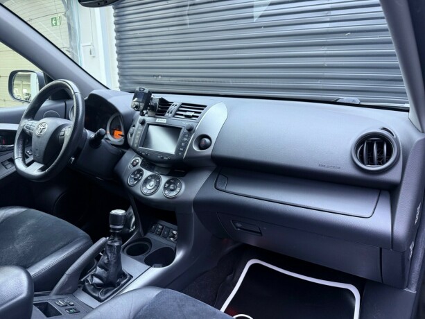 toyota-rav4-diesel-2011-big-9