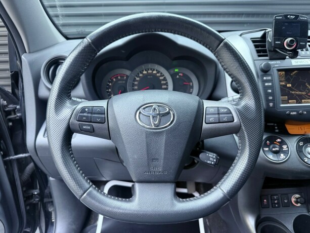 toyota-rav4-diesel-2011-big-11