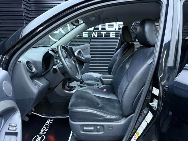 toyota-rav4-diesel-2011-big-26