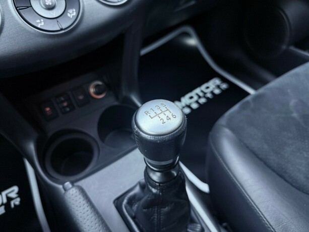 toyota-rav4-diesel-2011-big-23