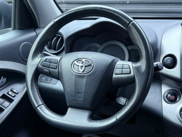 toyota-rav4-diesel-2011-big-10