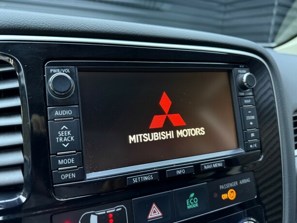 mitsubishi-outlander-elektrisitetbensin-2014-big-16
