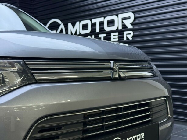 mitsubishi-outlander-elektrisitetbensin-2014-big-4