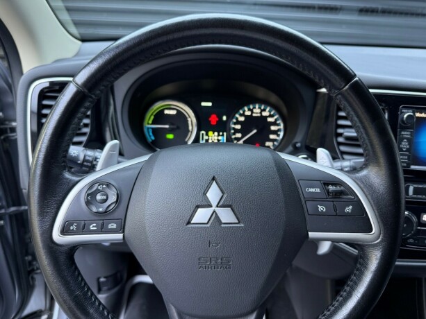 mitsubishi-outlander-elektrisitetbensin-2014-big-13