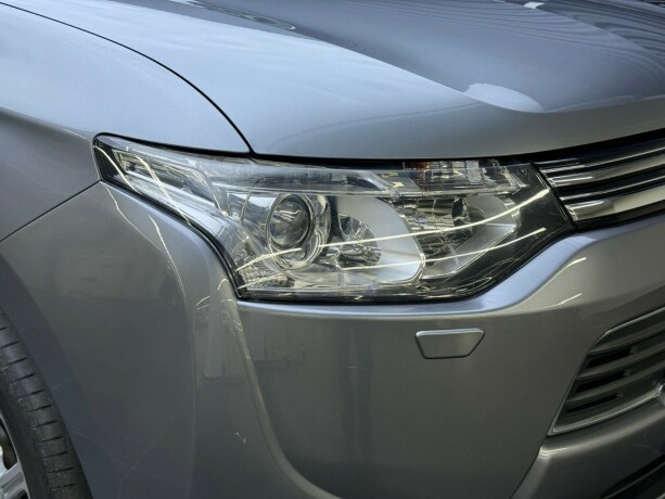 mitsubishi-outlander-elektrisitetbensin-2014-big-3