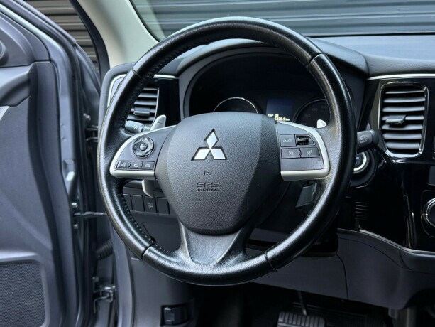 mitsubishi-outlander-elektrisitetbensin-2014-big-12
