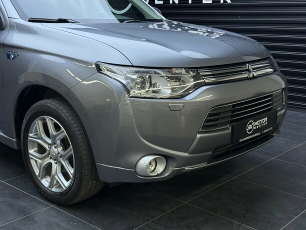mitsubishi-outlander-elektrisitetbensin-2014-big-2
