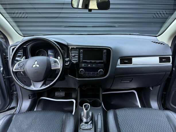 mitsubishi-outlander-elektrisitetbensin-2014-big-9