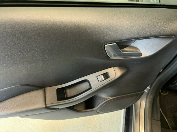 ford-fiesta-bensin-2019-big-18