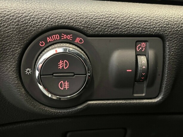 opel-astra-bensin-2012-big-10