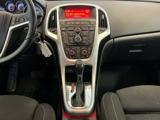 opel-astra-bensin-2012-big-12