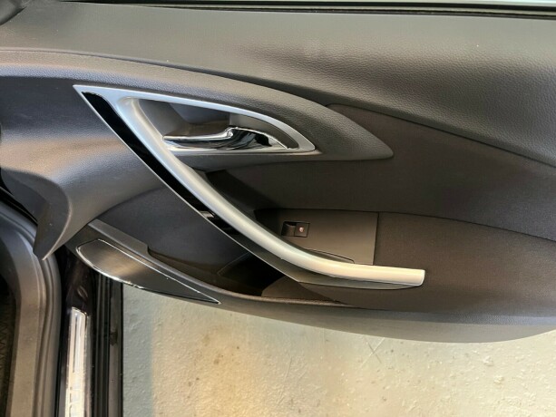 opel-astra-bensin-2012-big-16