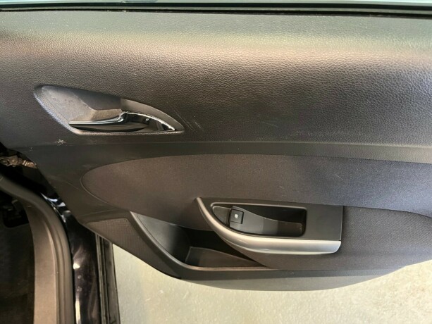 opel-astra-bensin-2012-big-23