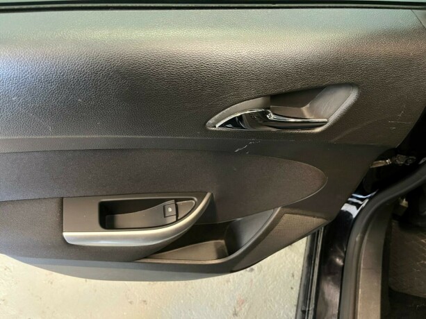 opel-astra-bensin-2012-big-19
