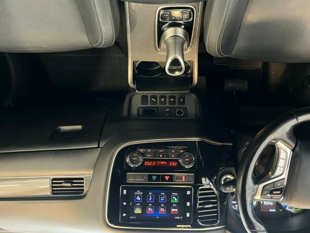 mitsubishi-outlander-elektrisitetbensin-2019-big-16