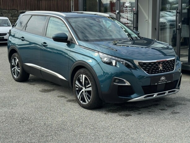 peugeot-5008-bensin-2018-big-2