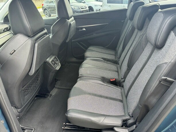 peugeot-5008-bensin-2018-big-12