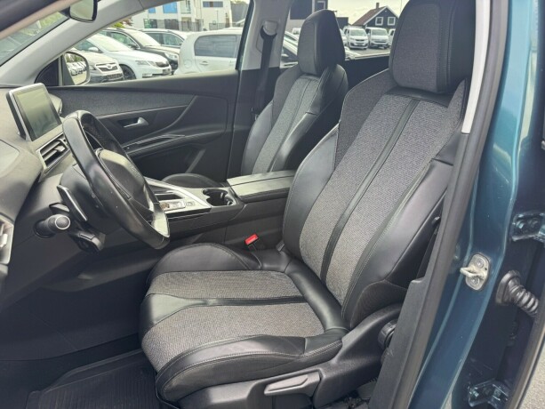 peugeot-5008-bensin-2018-big-11