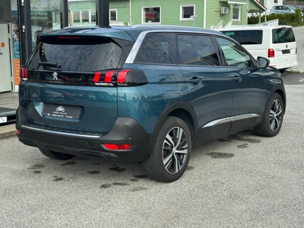 peugeot-5008-bensin-2018-big-4