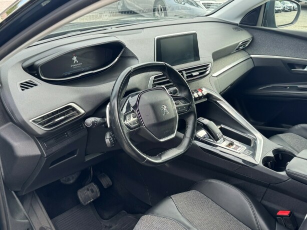 peugeot-5008-bensin-2018-big-6
