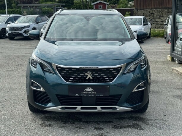peugeot-5008-bensin-2018-big-1