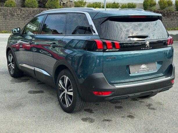 peugeot-5008-bensin-2018-big-5