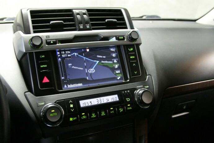 toyota-land-cruiser-diesel-2015-big-7