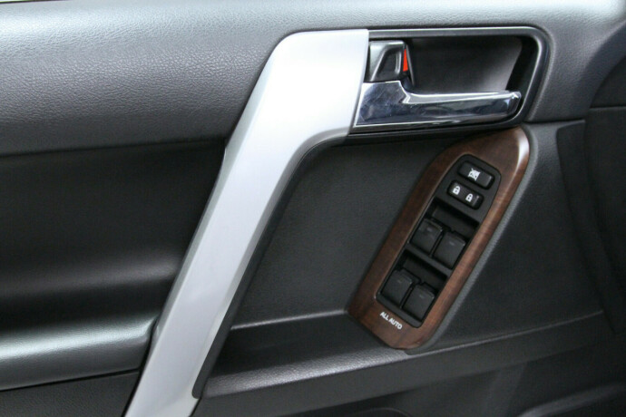 toyota-land-cruiser-diesel-2015-big-23