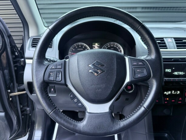 suzuki-swift-bensin-2011-big-13