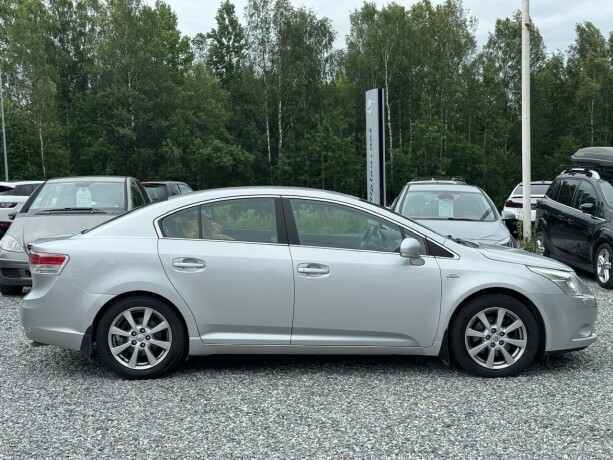 toyota-avensis-diesel-2009-big-7