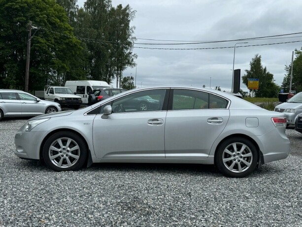 toyota-avensis-diesel-2009-big-3